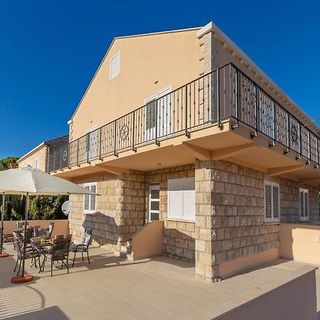 Apartments Red And Blue Mlini Exterior photo