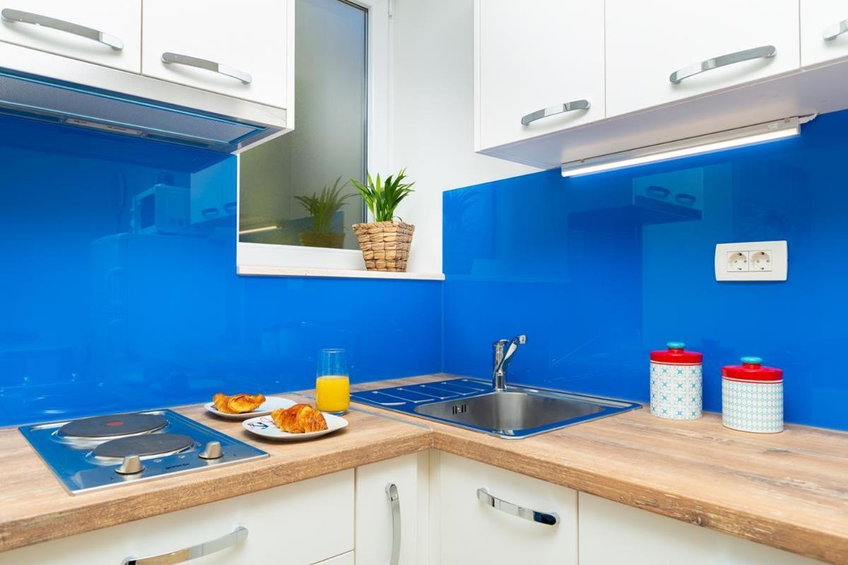 Apartments Red And Blue Mlini Exterior photo