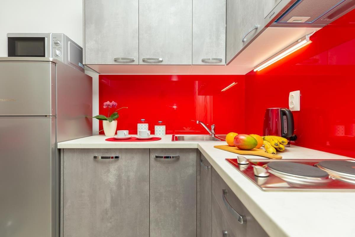 Apartments Red And Blue Mlini Exterior photo